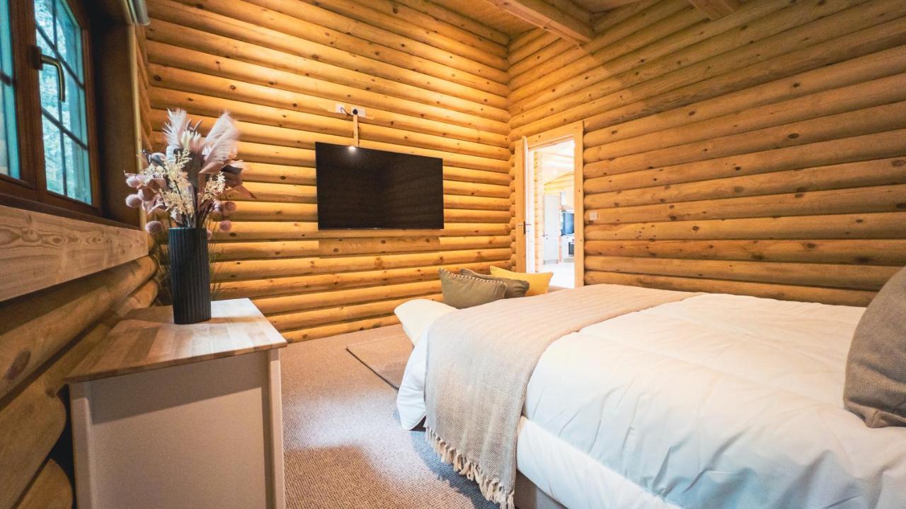 Aspen Lodge, Amazing New Log Cabin With Hot Tub - Sleeps 6 - Felmoor Park Morpeth Exterior photo