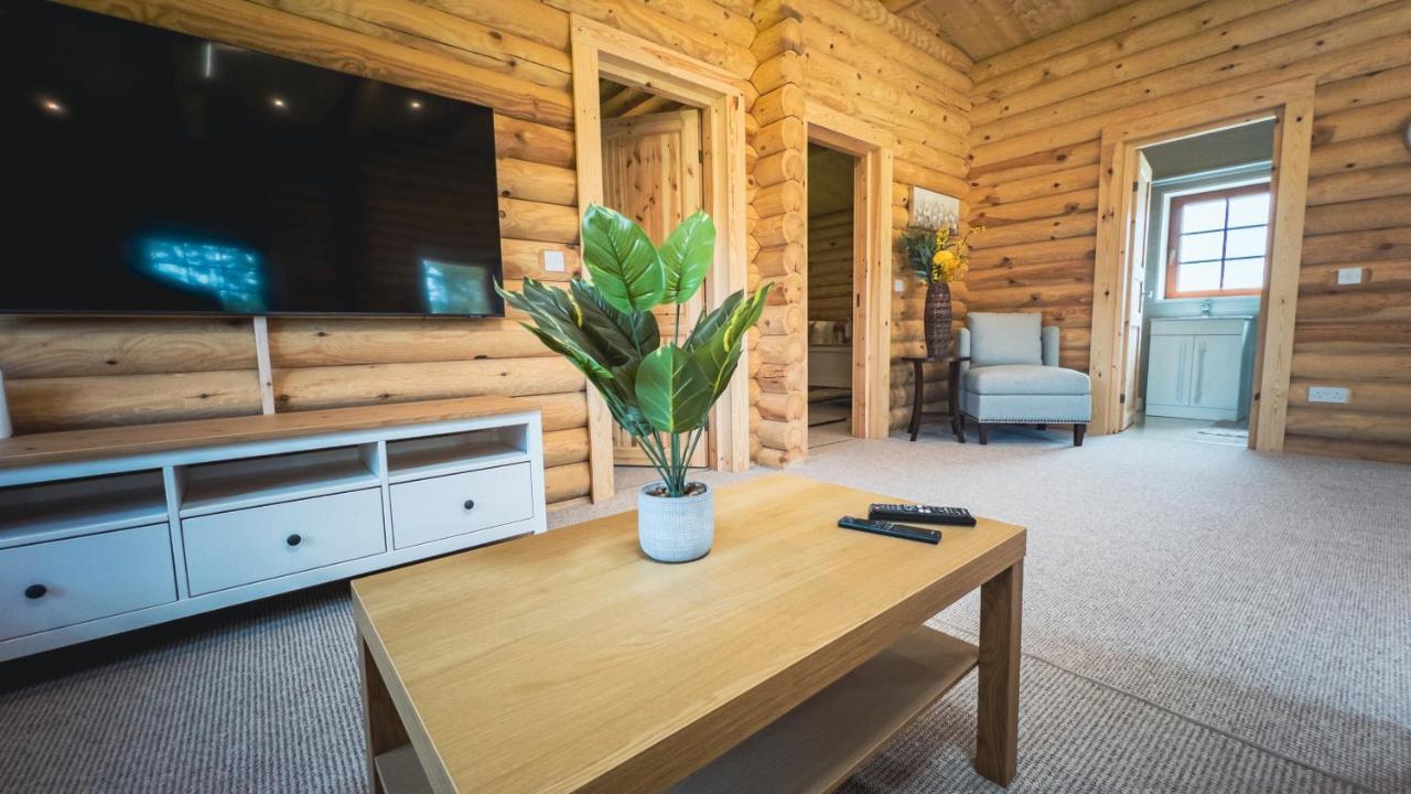 Aspen Lodge, Amazing New Log Cabin With Hot Tub - Sleeps 6 - Felmoor Park Morpeth Exterior photo