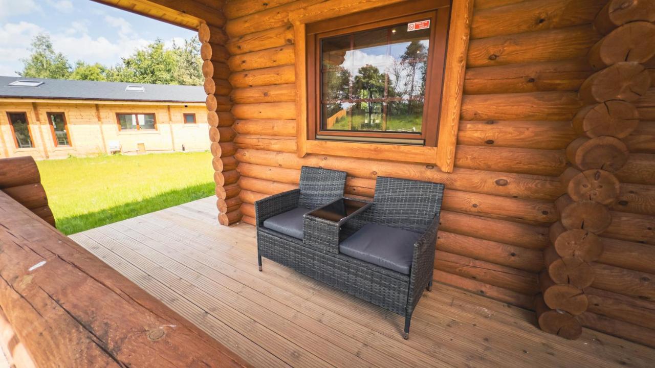 Aspen Lodge, Amazing New Log Cabin With Hot Tub - Sleeps 6 - Felmoor Park Morpeth Exterior photo