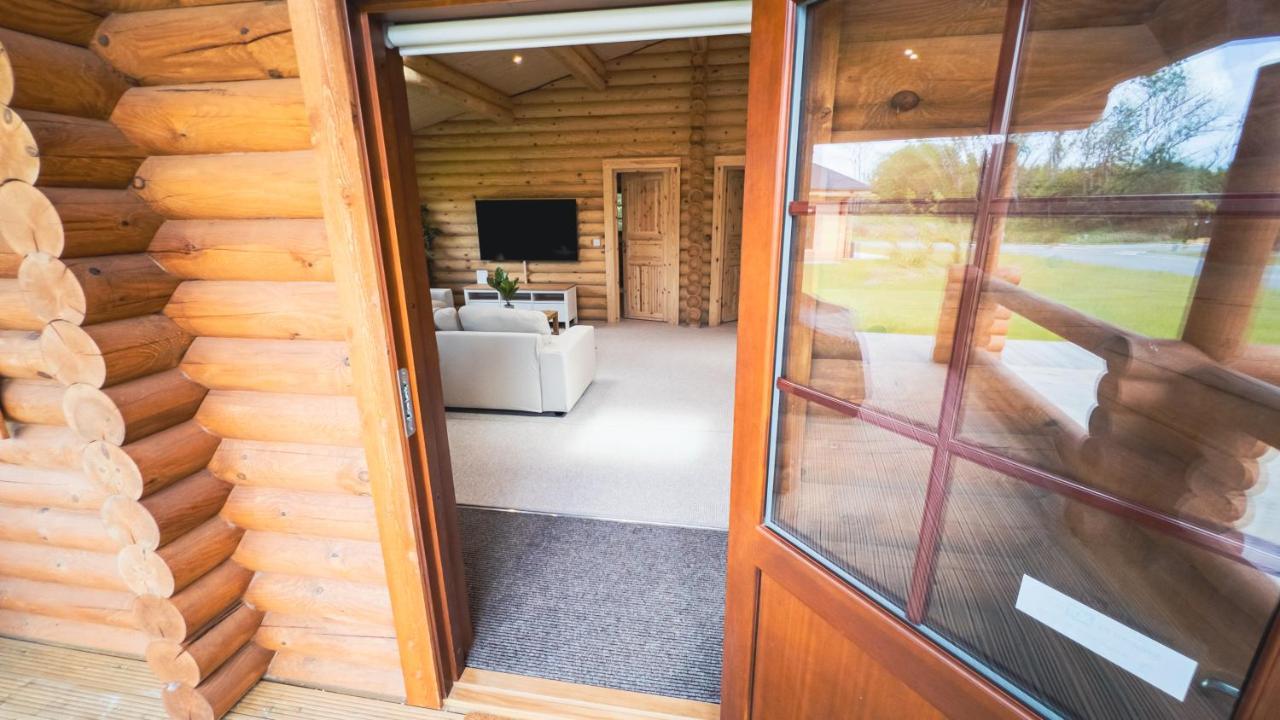 Aspen Lodge, Amazing New Log Cabin With Hot Tub - Sleeps 6 - Felmoor Park Morpeth Exterior photo