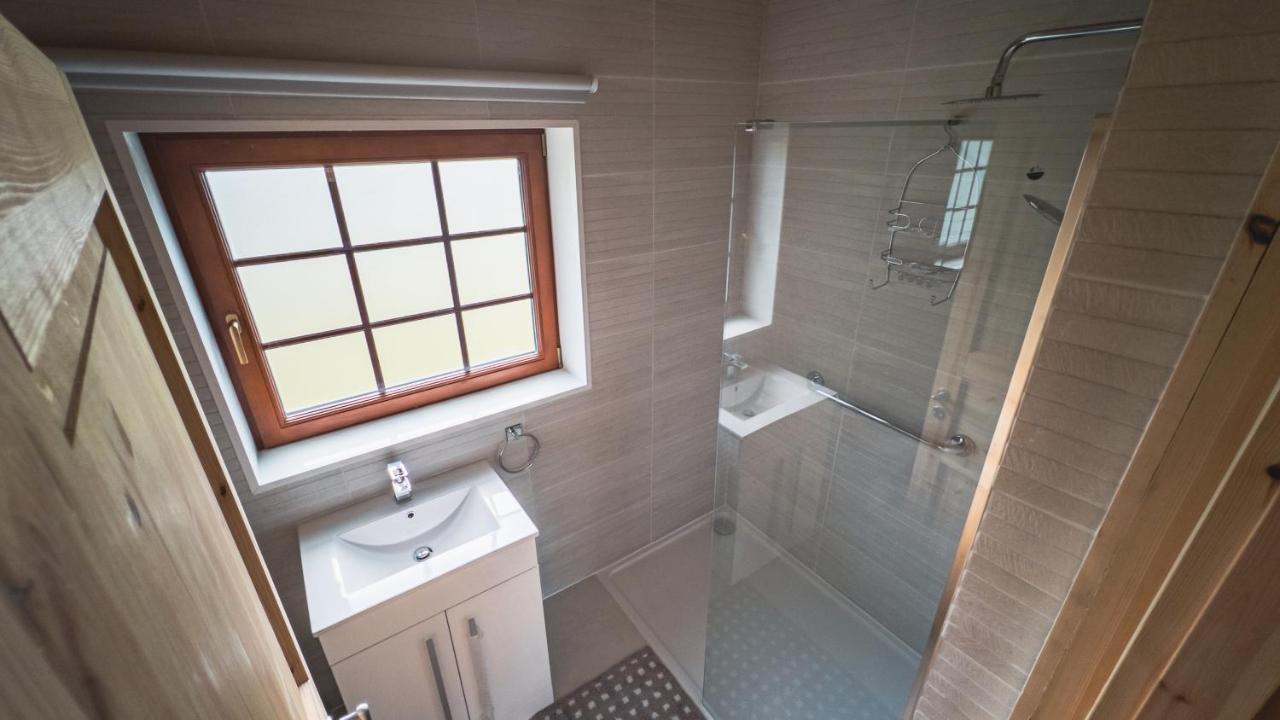 Aspen Lodge, Amazing New Log Cabin With Hot Tub - Sleeps 6 - Felmoor Park Morpeth Exterior photo