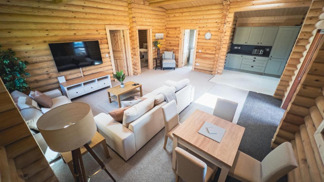Aspen Lodge, Amazing New Log Cabin With Hot Tub - Sleeps 6 - Felmoor Park Morpeth Exterior photo