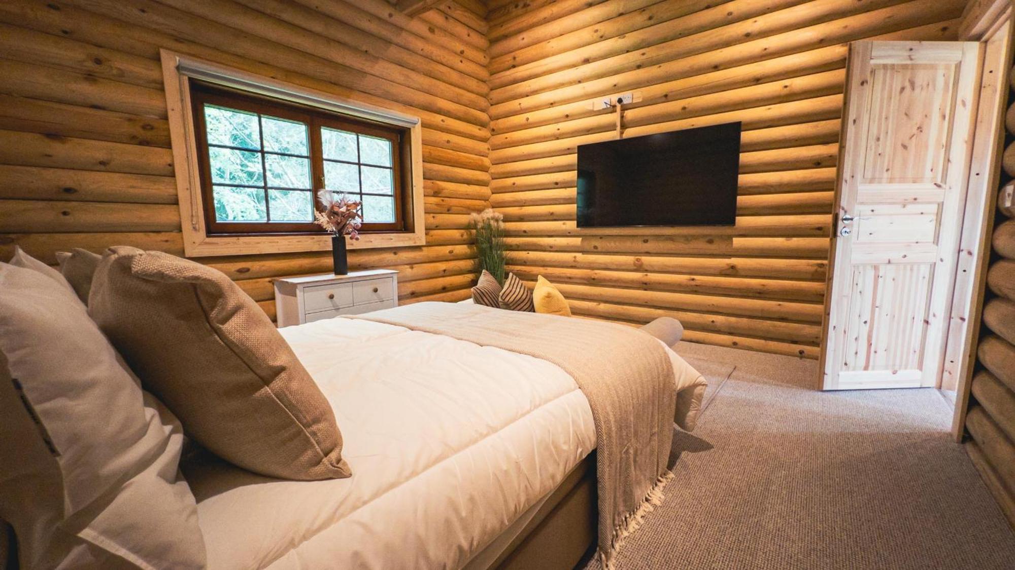 Aspen Lodge, Amazing New Log Cabin With Hot Tub - Sleeps 6 - Felmoor Park Morpeth Room photo