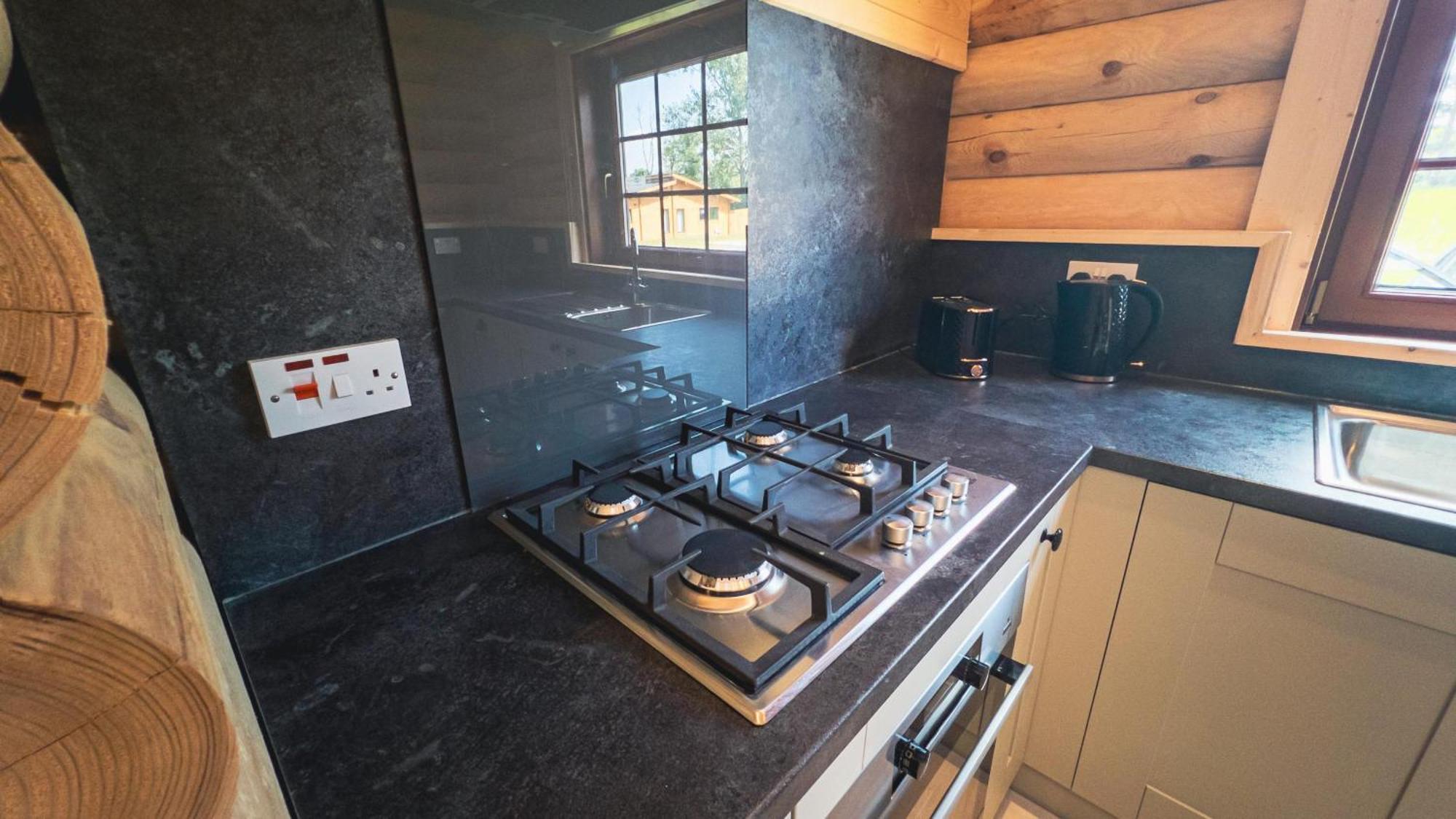 Aspen Lodge, Amazing New Log Cabin With Hot Tub - Sleeps 6 - Felmoor Park Morpeth Room photo